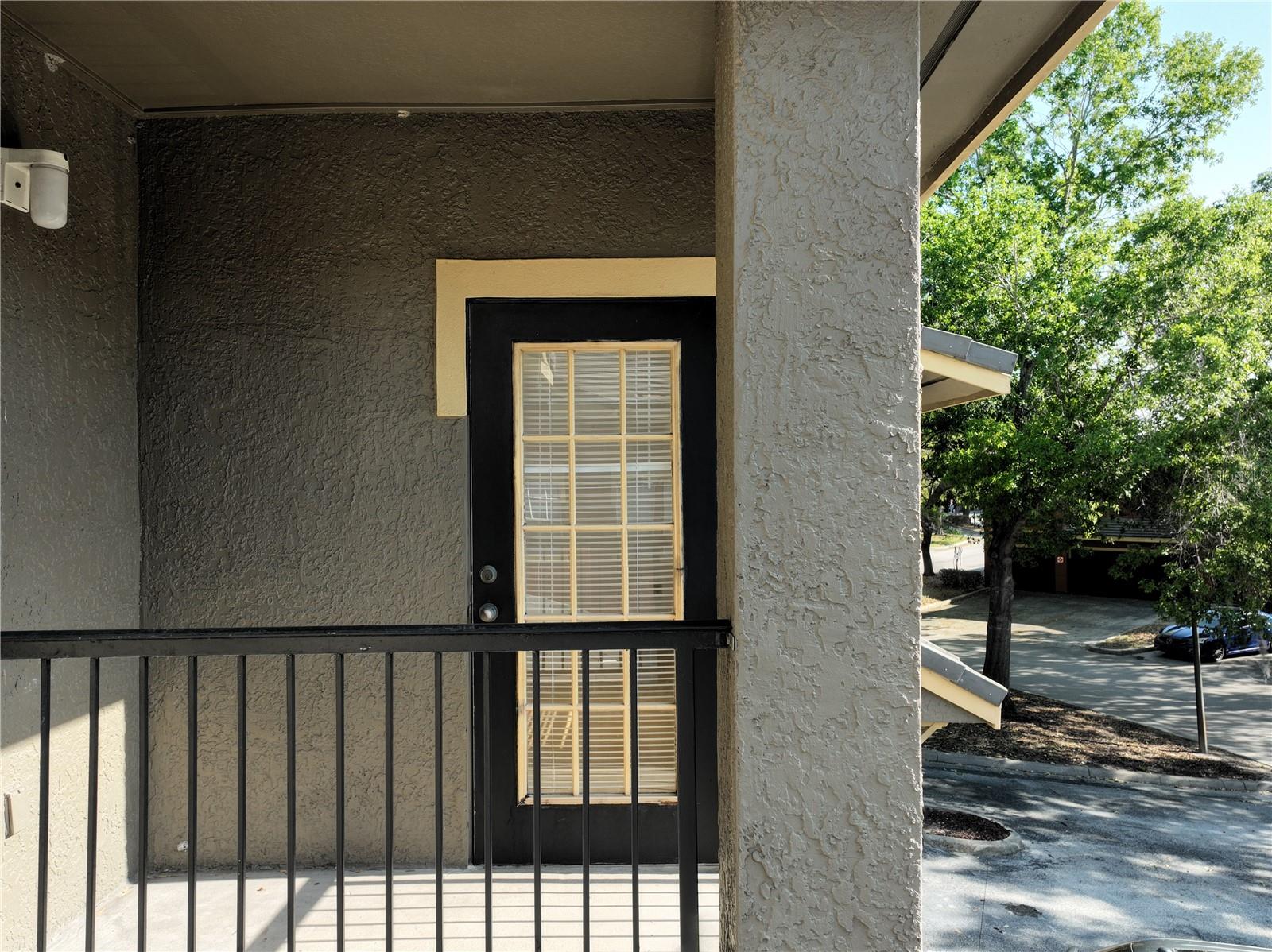 Image 52 of 66 For 174 Villa Di Este Terrace 200