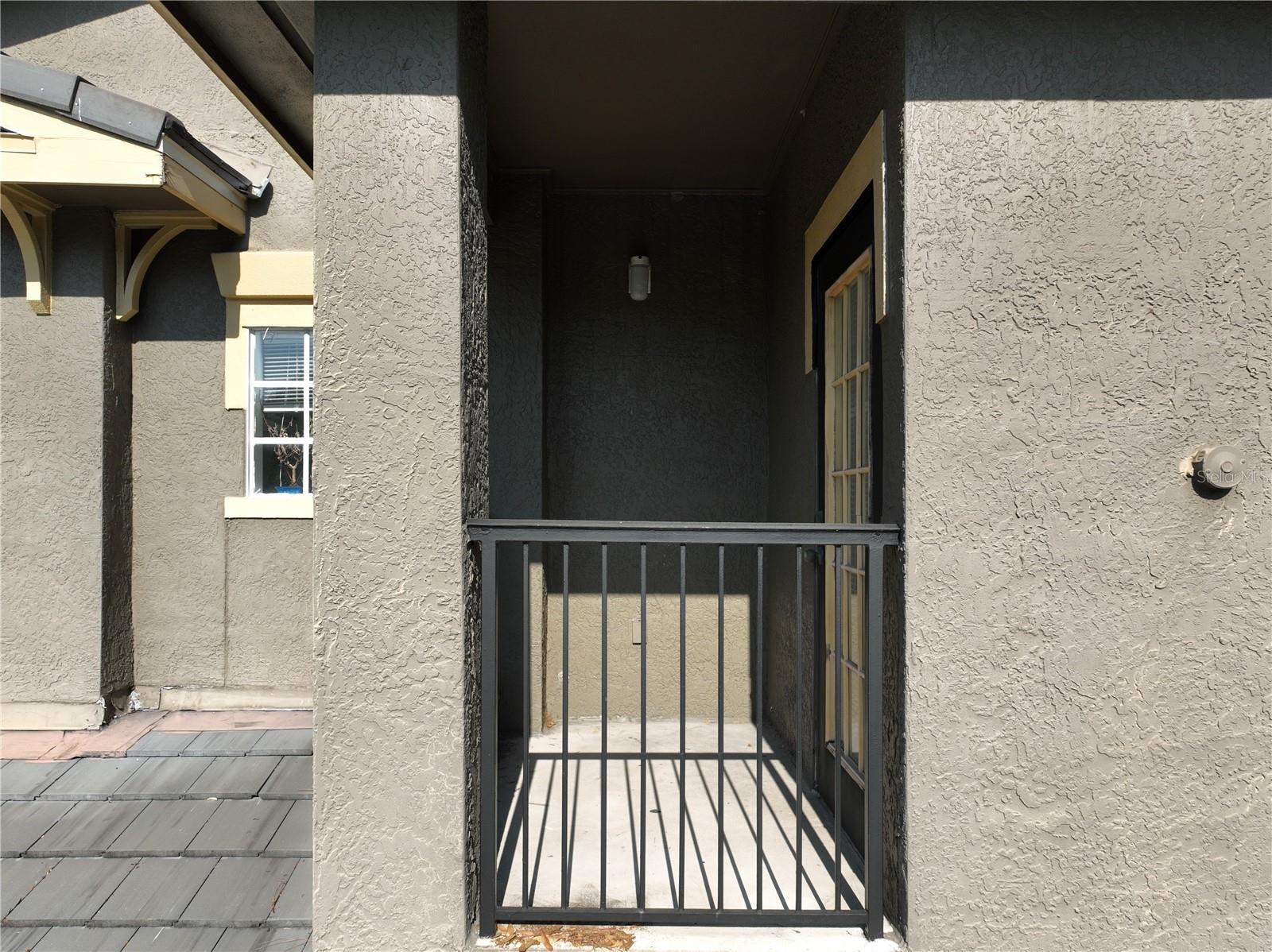 Image 54 of 66 For 174 Villa Di Este Terrace 200