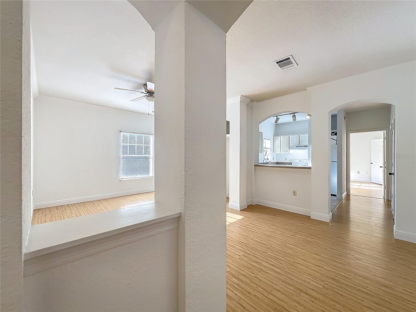 Image 6 of 66 For 174 Villa Di Este Terrace 200