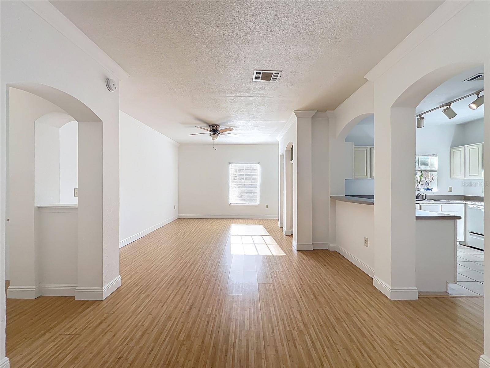 Image 9 of 66 For 174 Villa Di Este Terrace 200