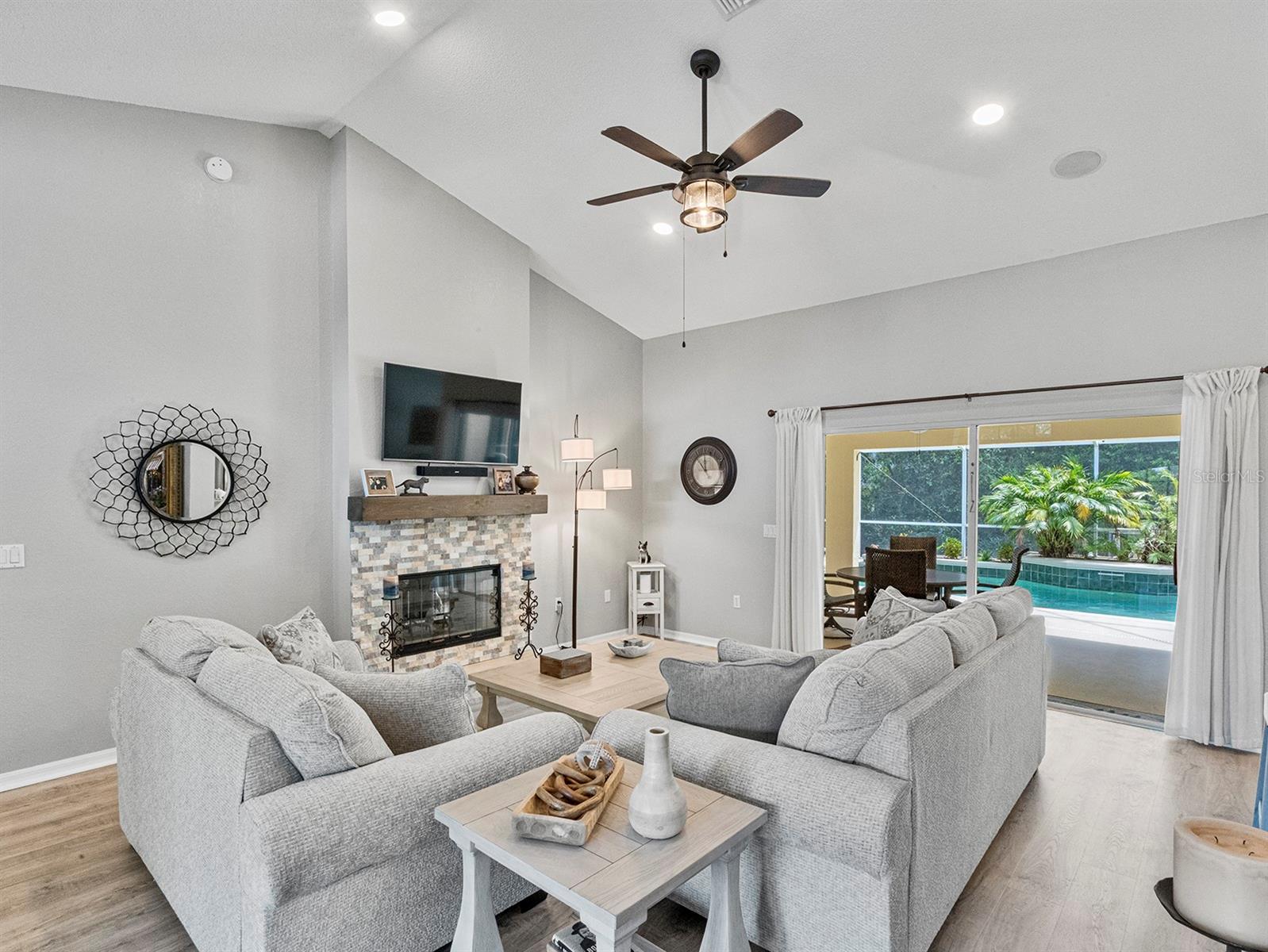 Image 5 of 50 For 1024 Destin Drive