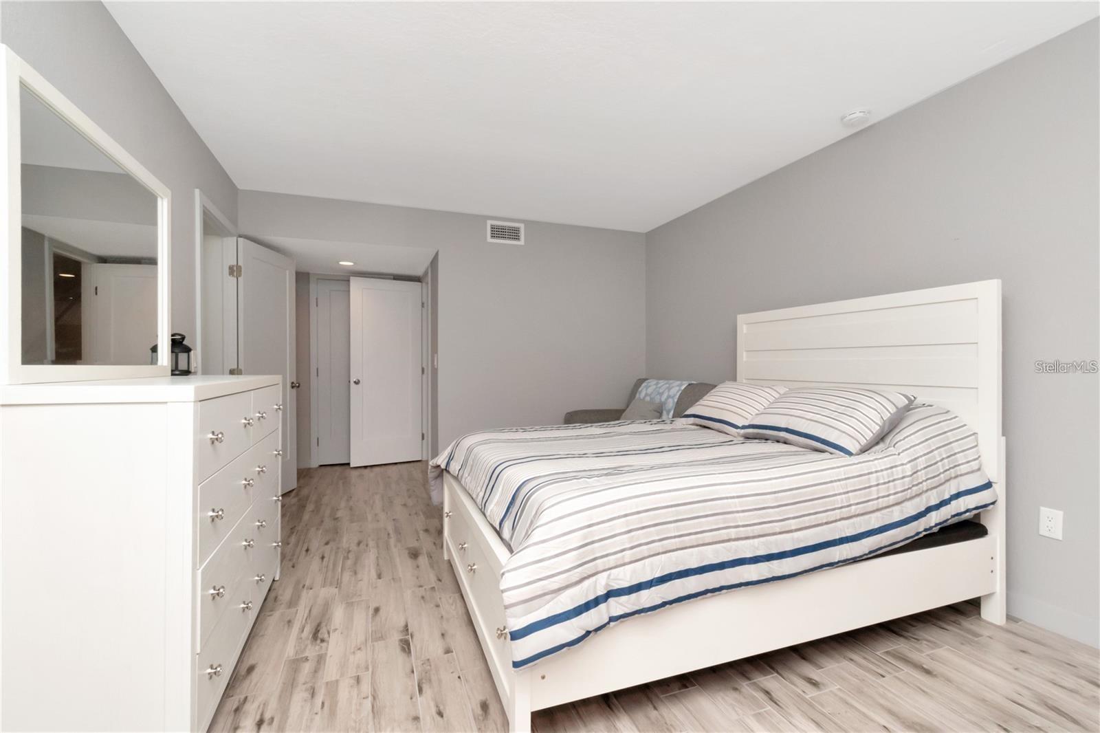 Image 18 of 49 For 10351 Regal Drive 8