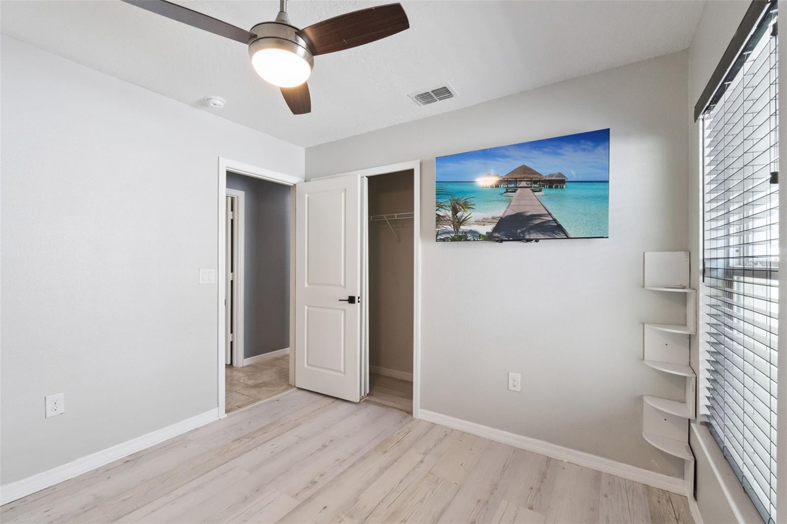 Image 6 of 21 For 3028 Lakes Crest Avenue