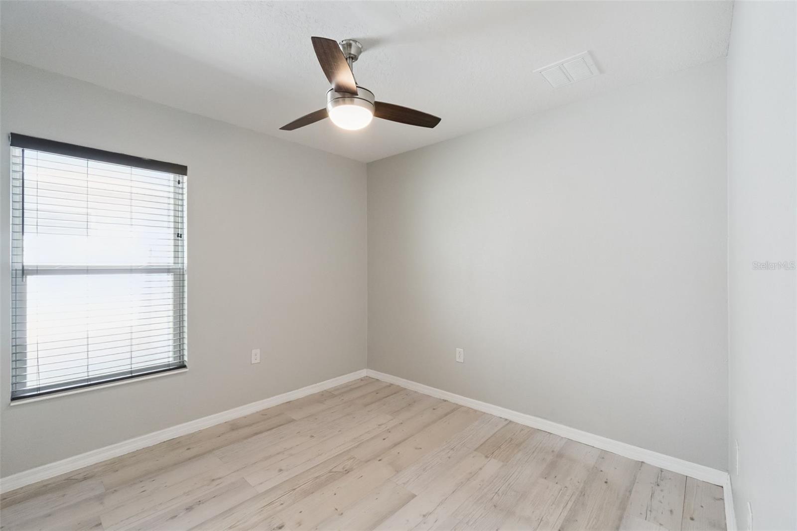 Image 7 of 21 For 3028 Lakes Crest Avenue