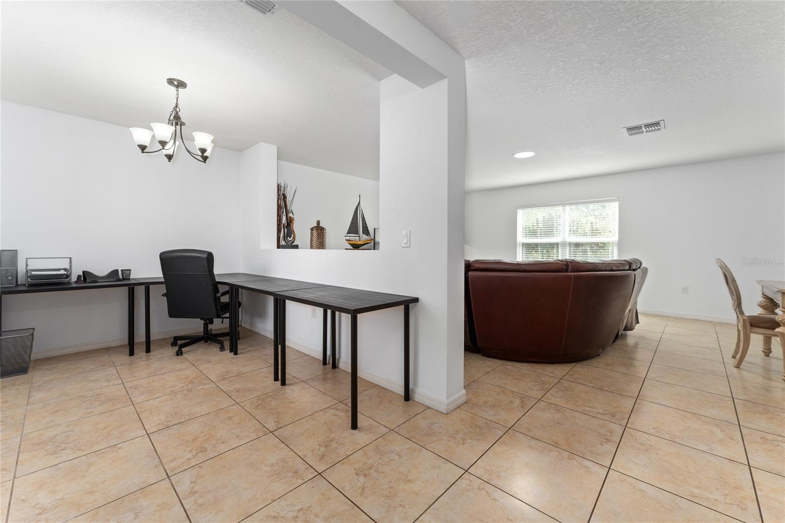 Image 6 of 42 For 4752 Blue Diamond Street