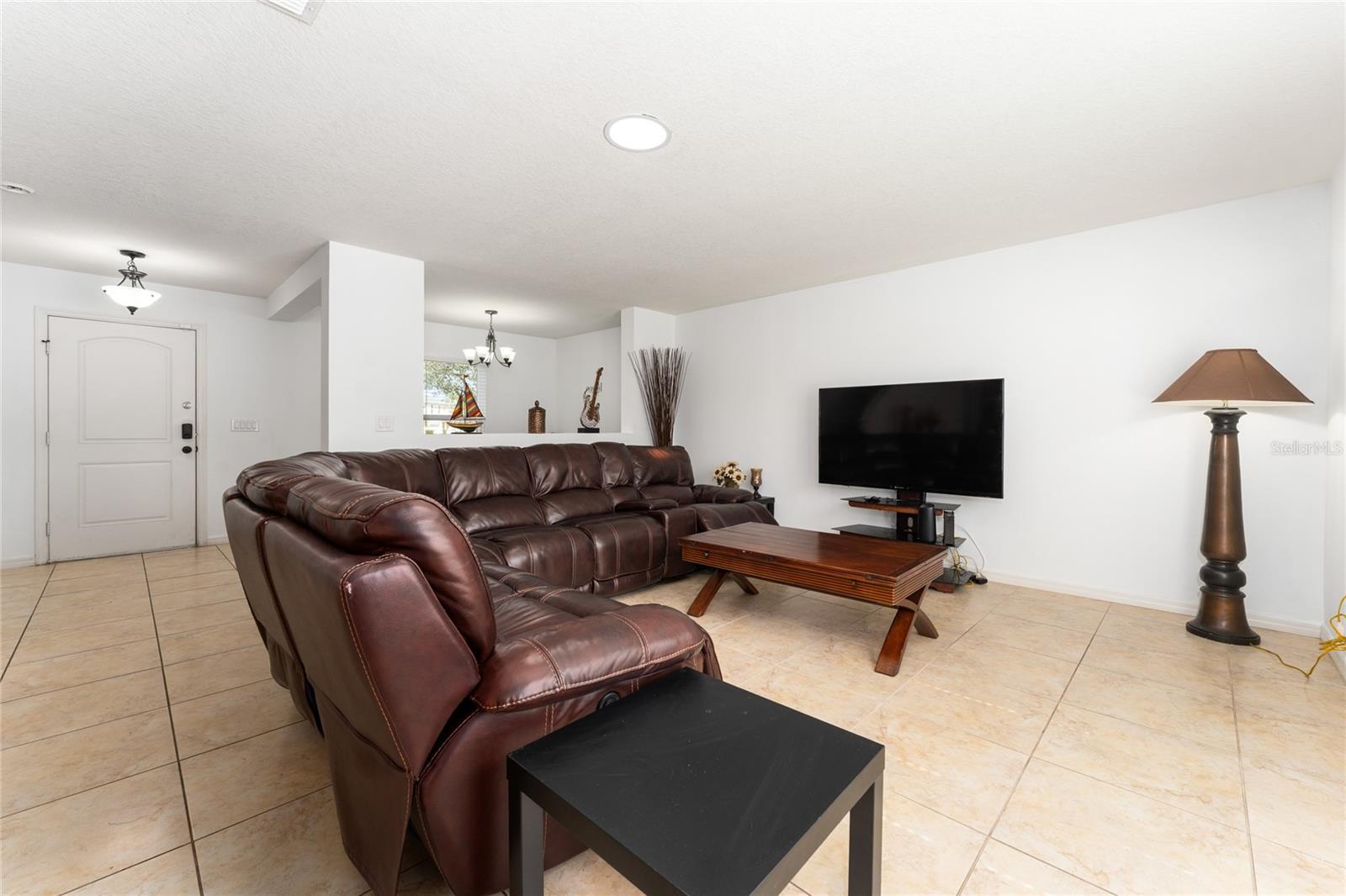 Image 7 of 42 For 4752 Blue Diamond Street