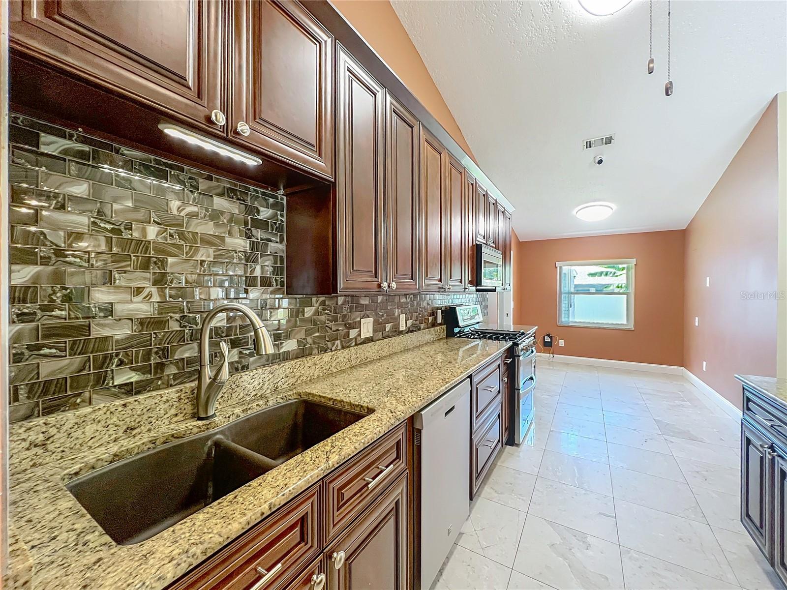 Image 18 of 47 For 1205 Forest Circle