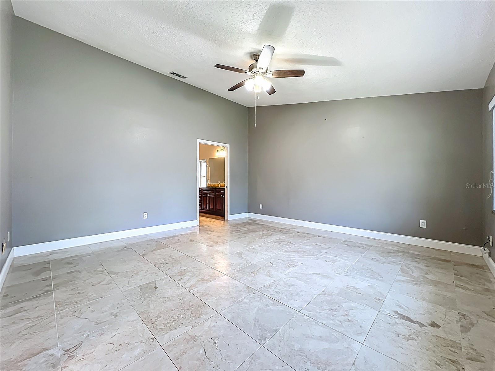 Image 26 of 47 For 1205 Forest Circle