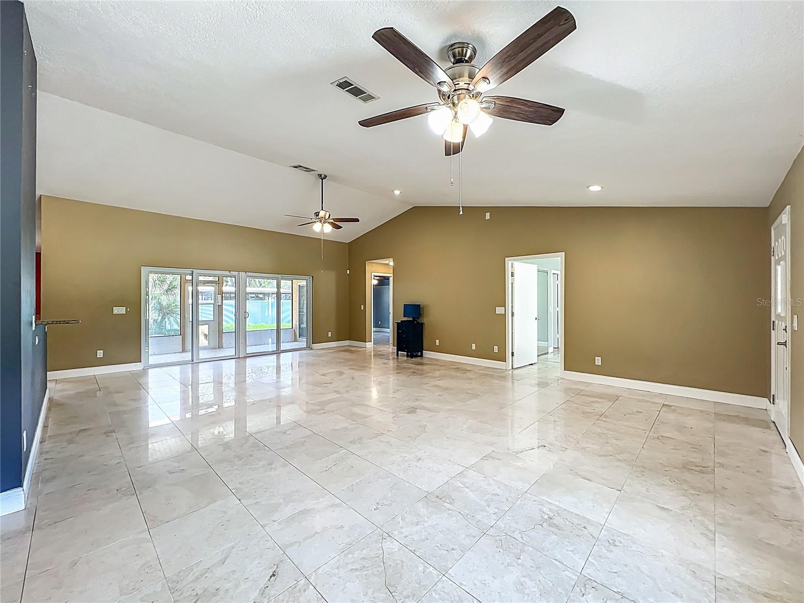 Image 7 of 47 For 1205 Forest Circle