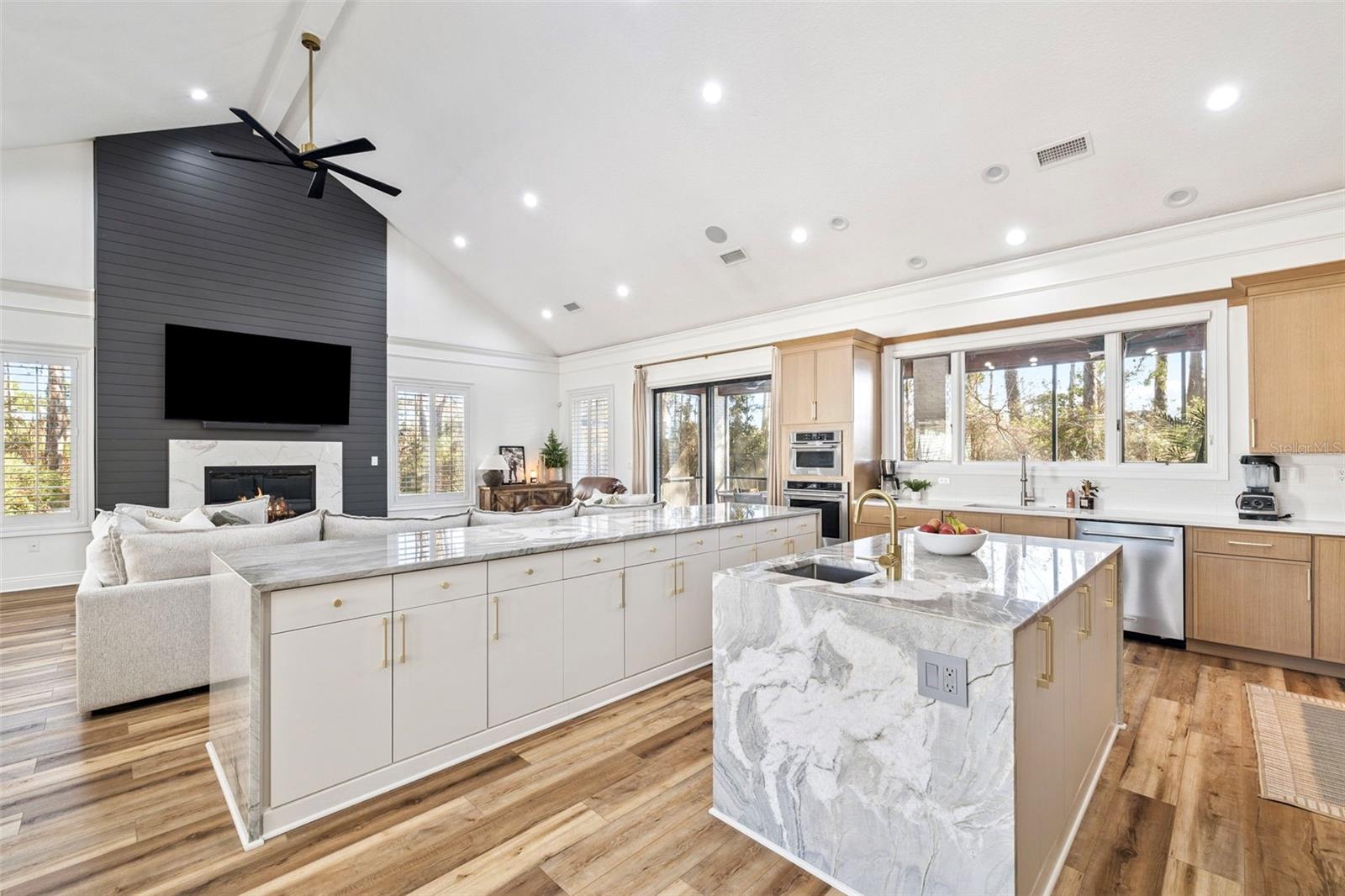 Image 17 of 81 For 410 Windjammer Court