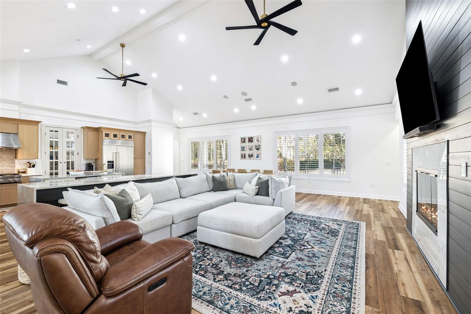 Image 19 of 81 For 410 Windjammer Court