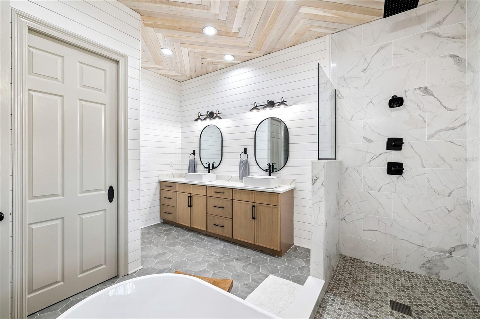 Image 31 of 81 For 410 Windjammer Court