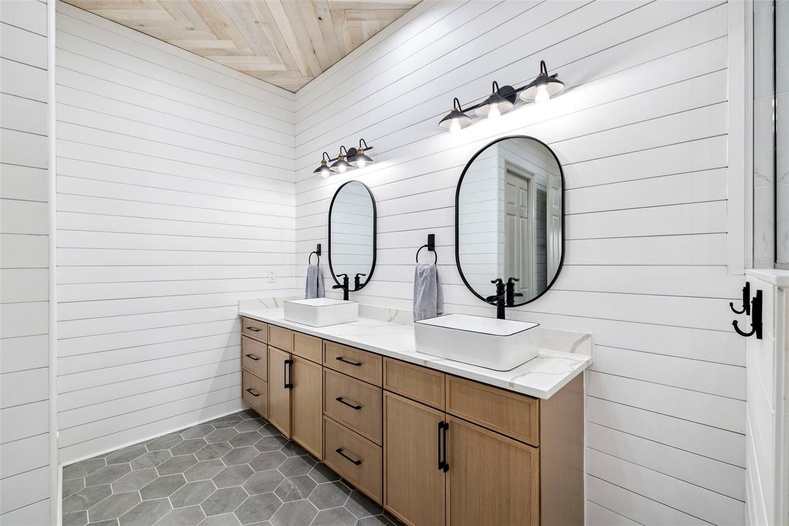 Image 33 of 81 For 410 Windjammer Court