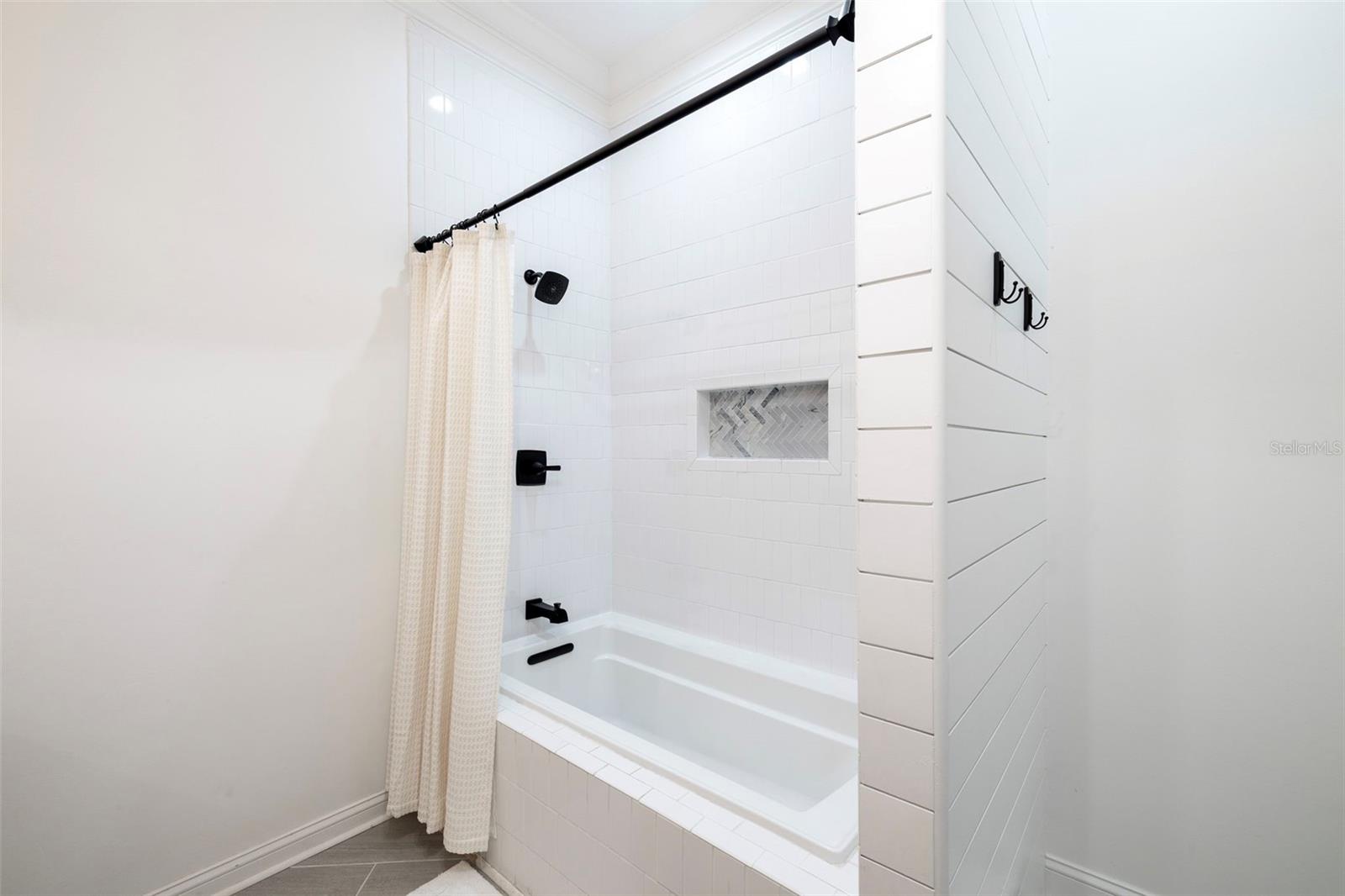 Image 38 of 81 For 410 Windjammer Court