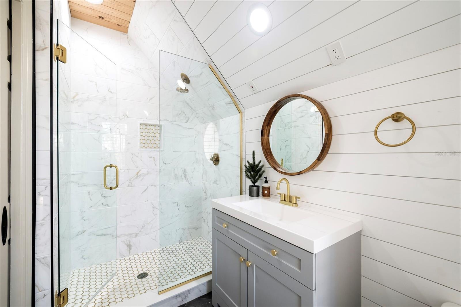 Image 41 of 81 For 410 Windjammer Court