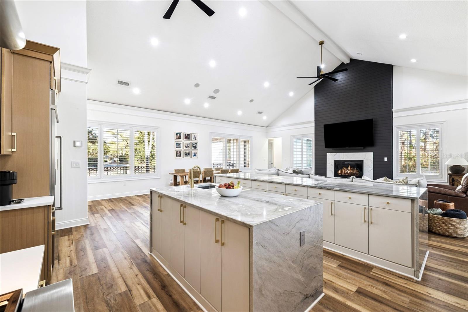 Image 8 of 81 For 410 Windjammer Court