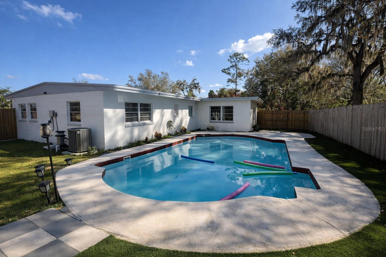 Image 6 of 7 For 4612 Seybold Avenue