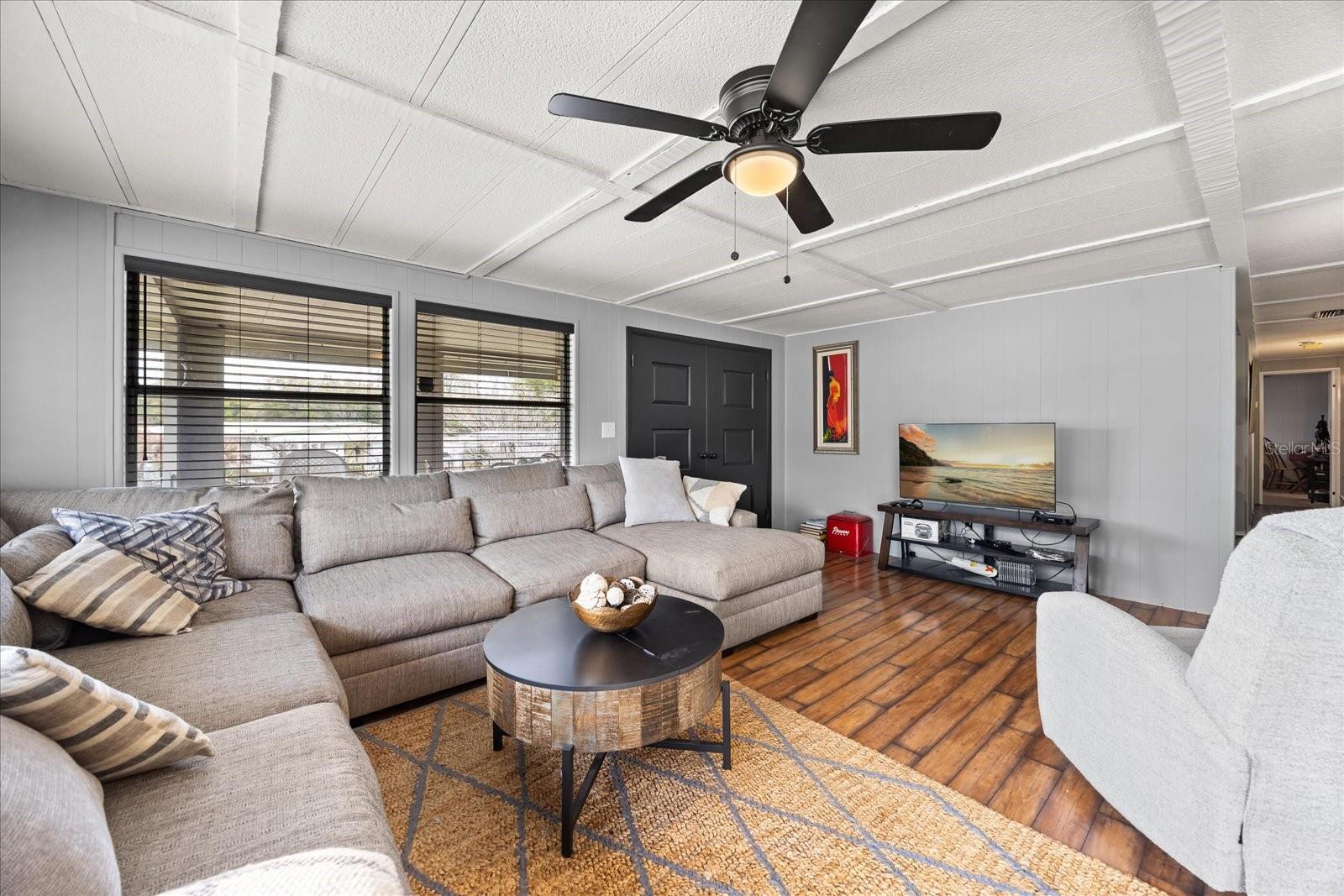 Image 5 of 45 For 2129 Oak Grove Drive 58