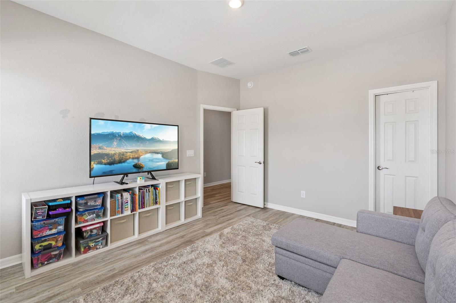 Image 25 of 57 For 469 Silverbell Trail