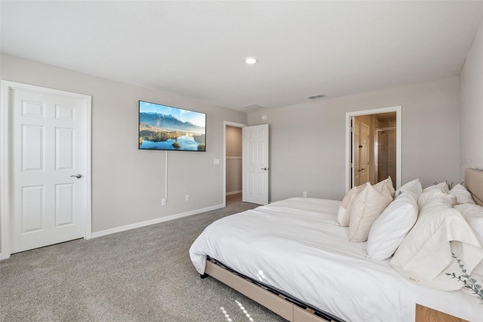 Image 31 of 57 For 469 Silverbell Trail