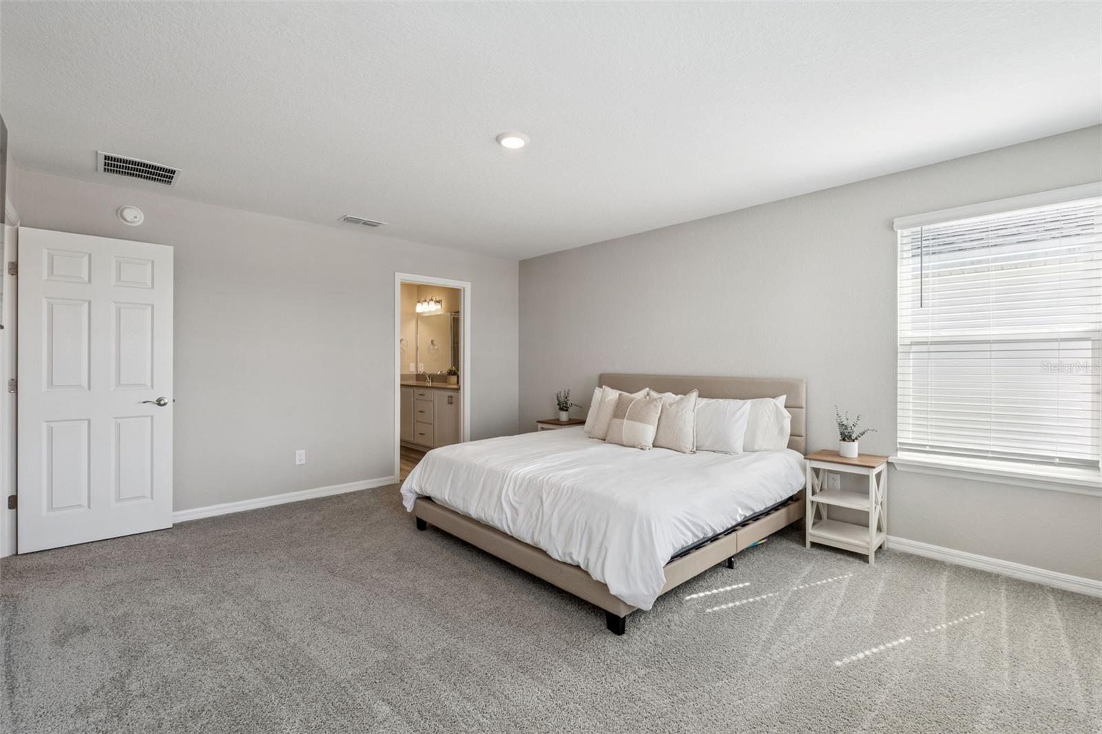 Image 32 of 57 For 469 Silverbell Trail