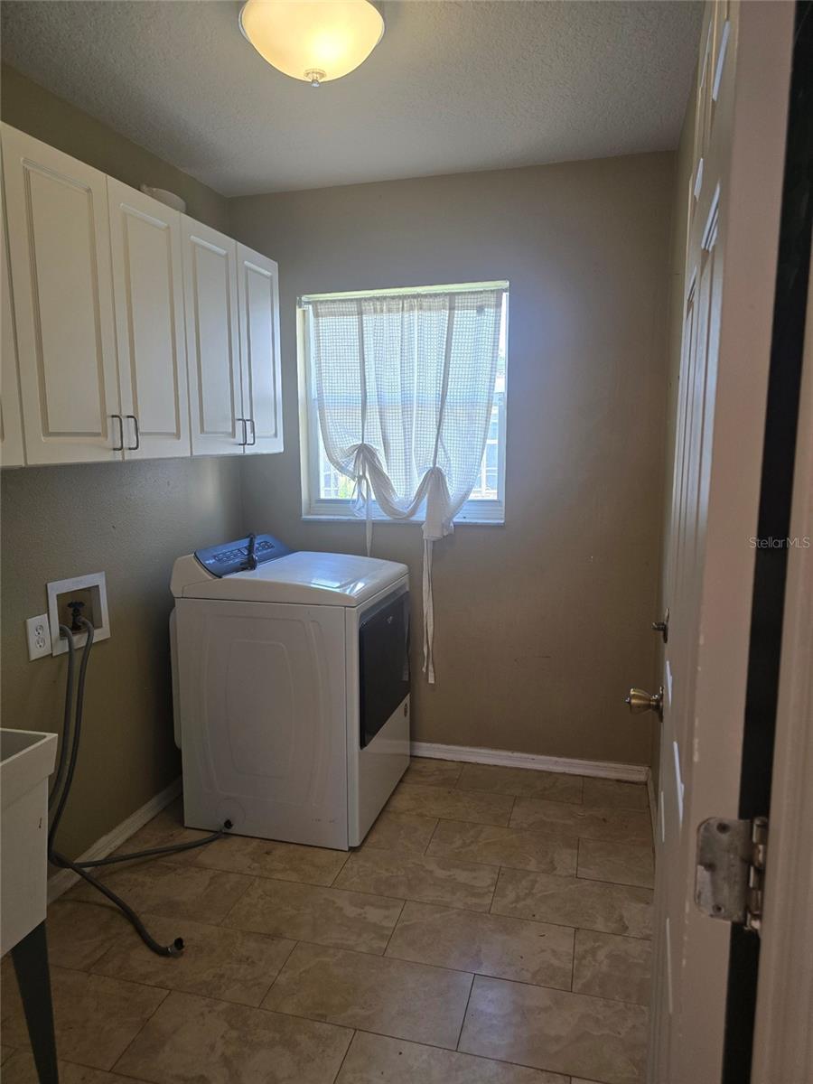 Image 24 of 48 For 671 Cadillac Drive