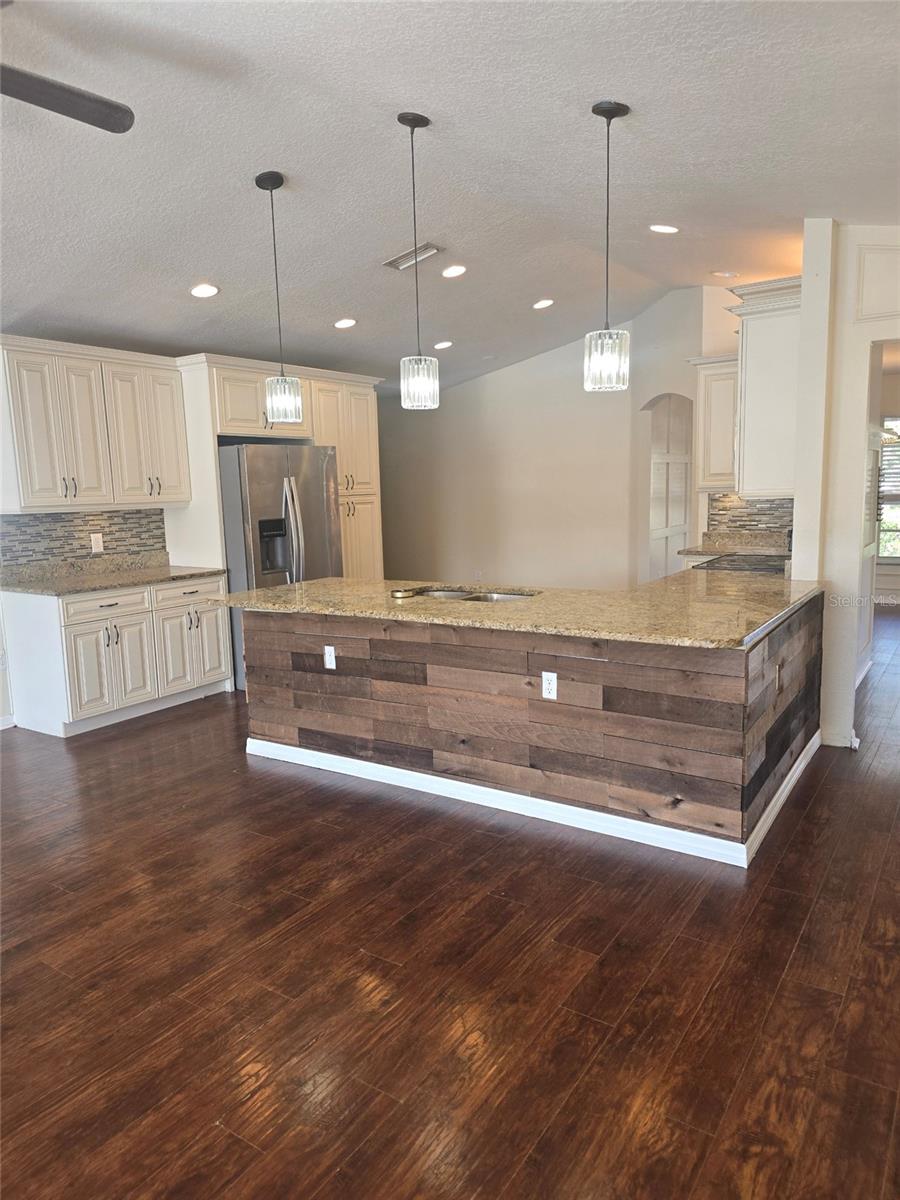 Image 8 of 48 For 671 Cadillac Drive