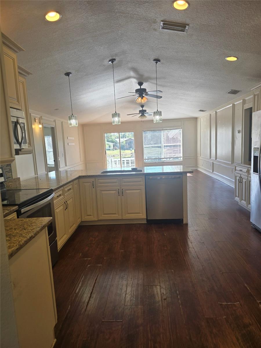 Image 9 of 48 For 671 Cadillac Drive