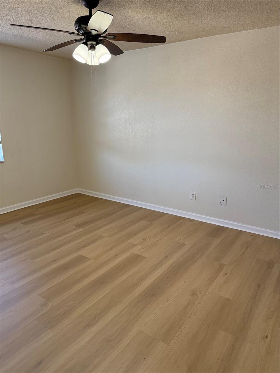 Image 10 of 41 For 102 Lewfield Circle 102