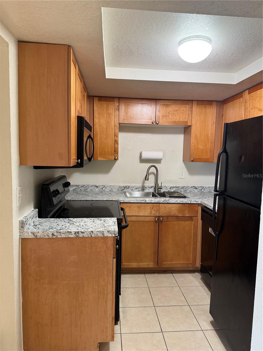 Image 17 of 41 For 102 Lewfield Circle 102