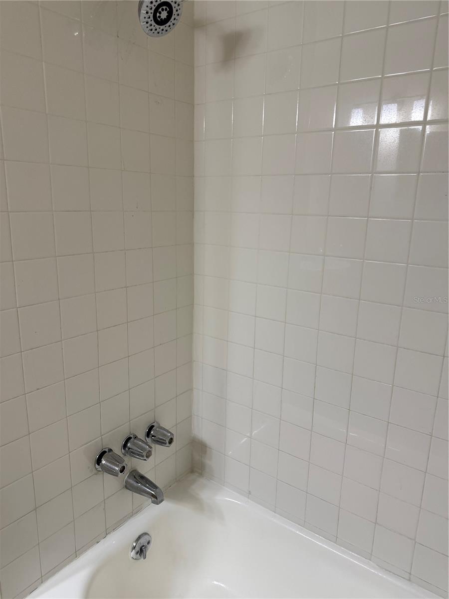 Image 22 of 41 For 102 Lewfield Circle 102