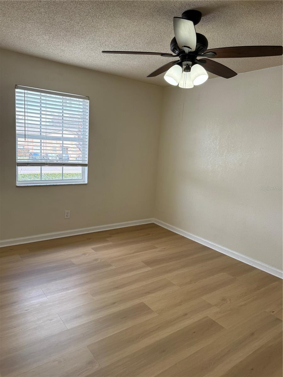 Image 27 of 41 For 102 Lewfield Circle 102