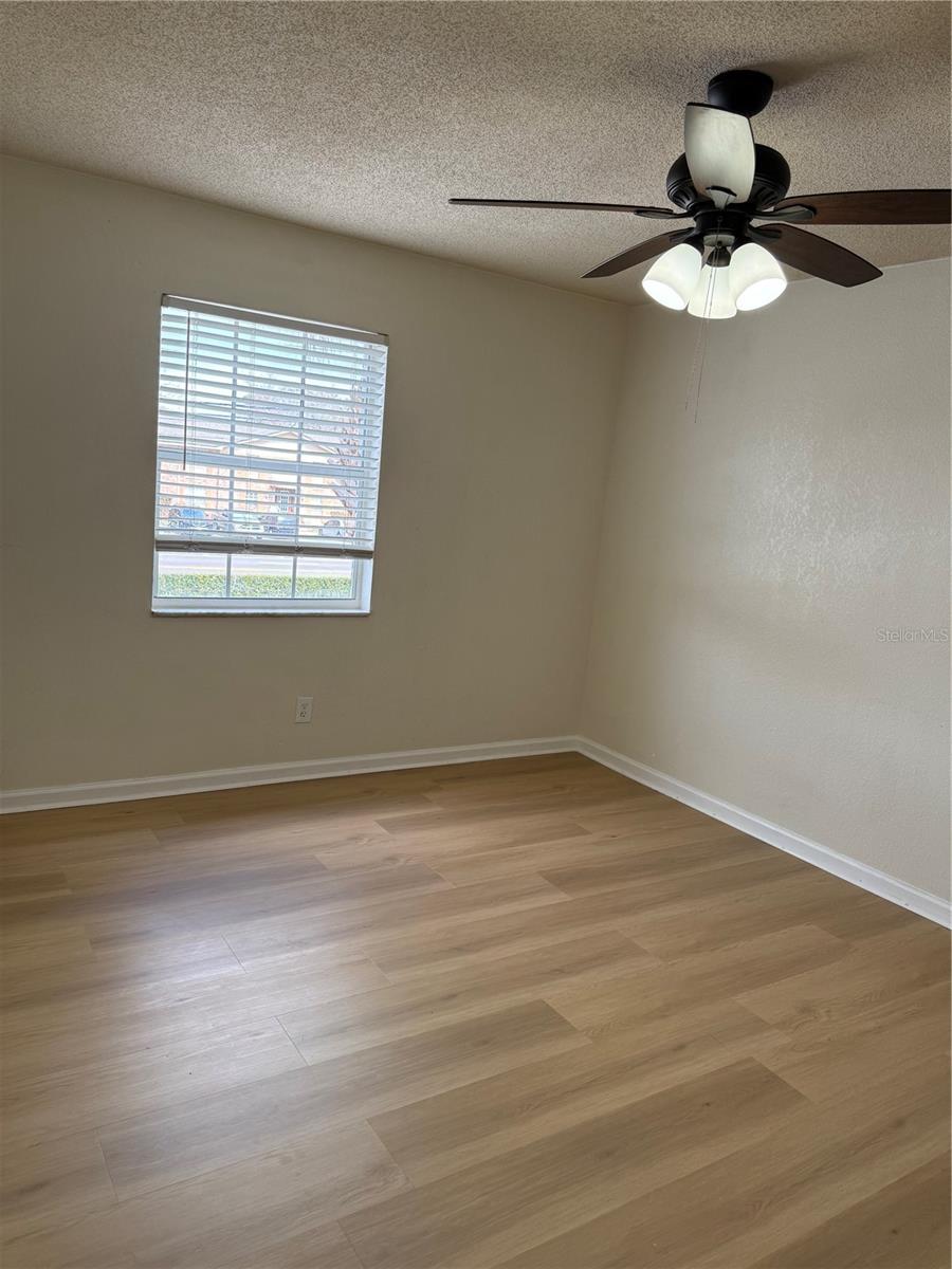 Image 28 of 41 For 102 Lewfield Circle 102