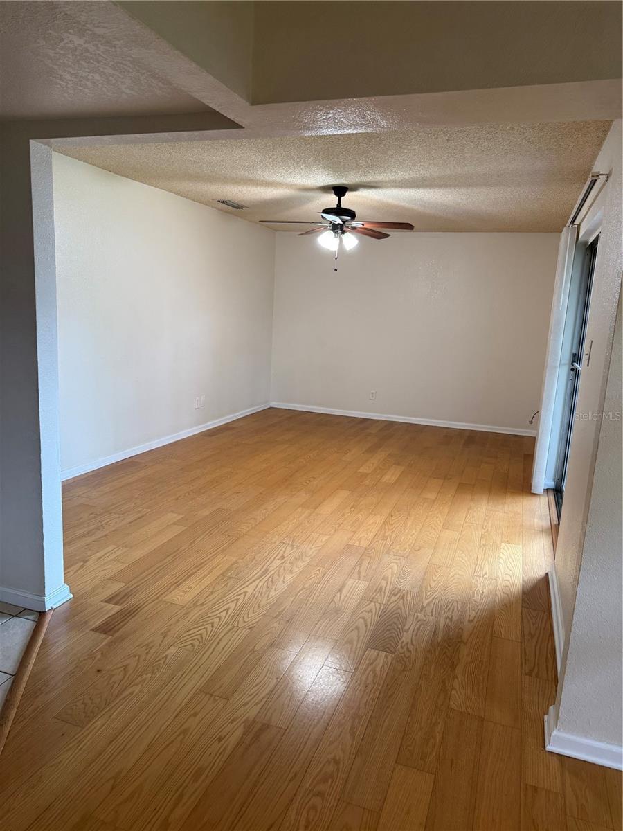 Image 29 of 41 For 102 Lewfield Circle 102