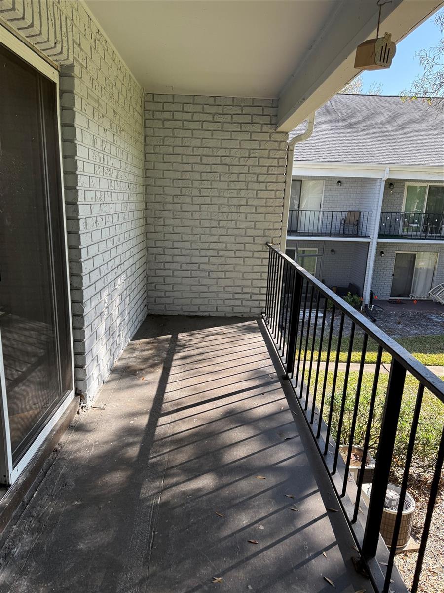 Image 31 of 41 For 102 Lewfield Circle 102