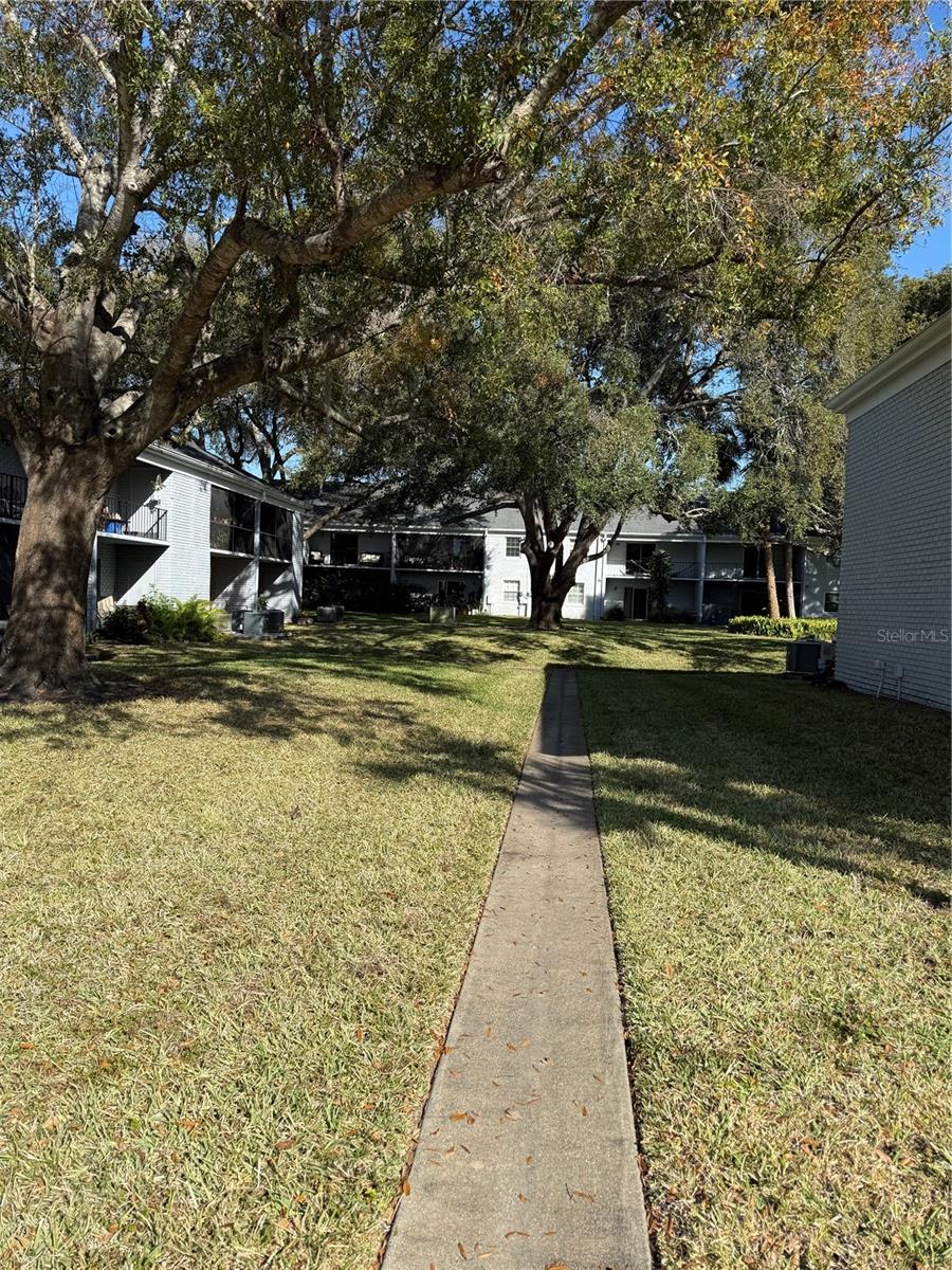 Image 33 of 41 For 102 Lewfield Circle 102