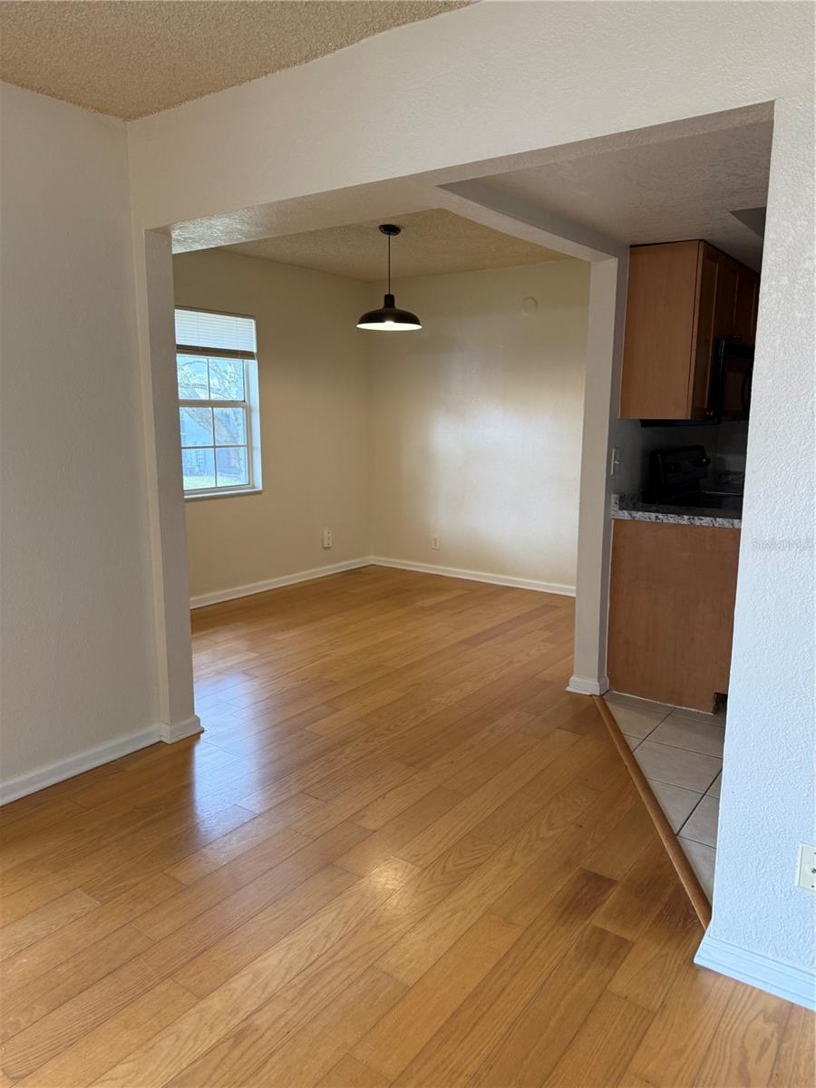 Image 8 of 41 For 102 Lewfield Circle 102