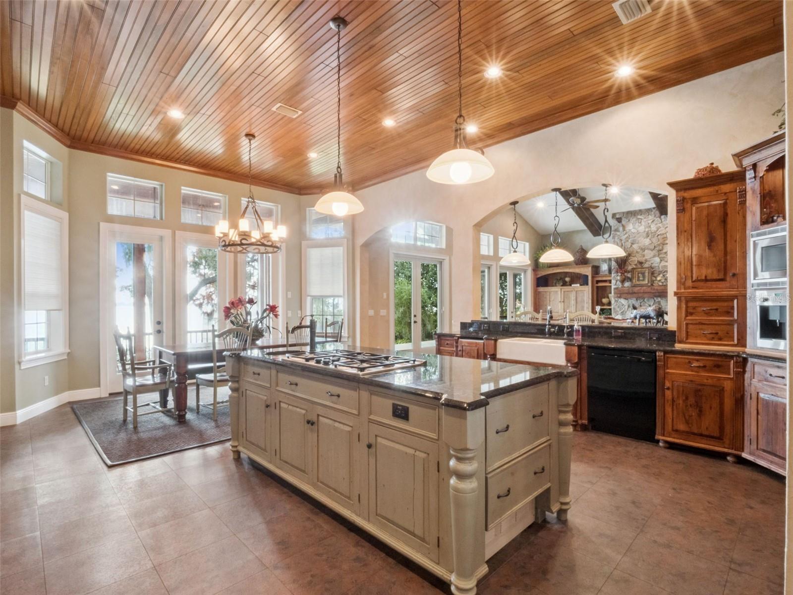 Image 14 of 51 For 1490 Lakeshore Drive