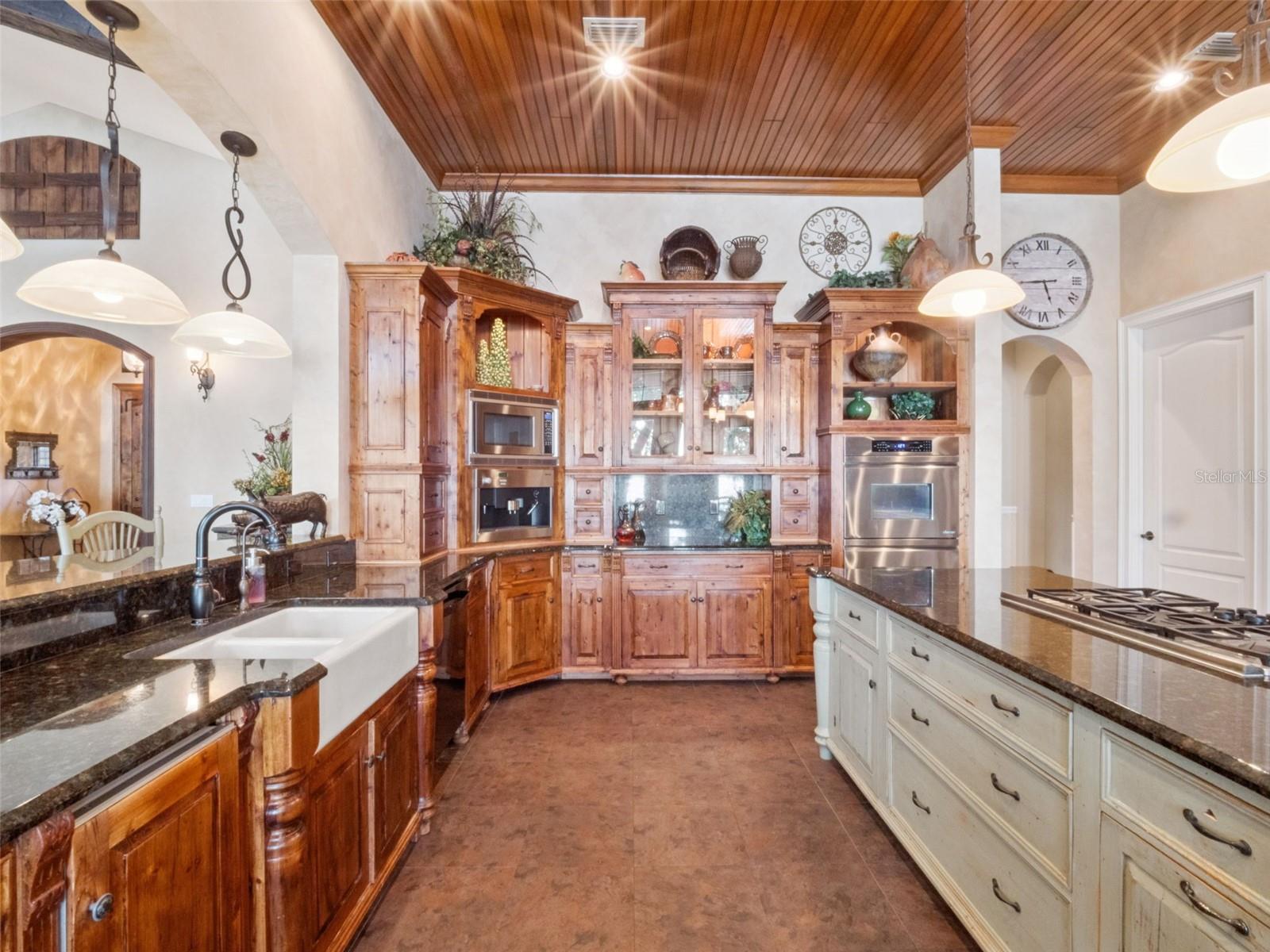 Image 15 of 51 For 1490 Lakeshore Drive