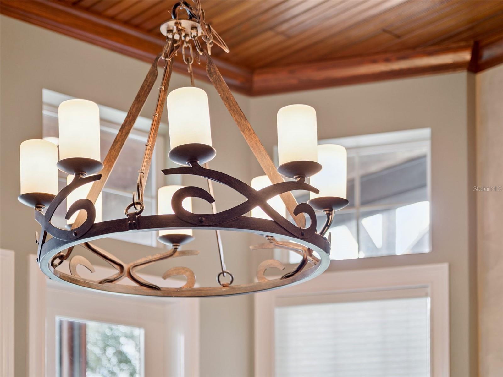 Image 18 of 51 For 1490 Lakeshore Drive