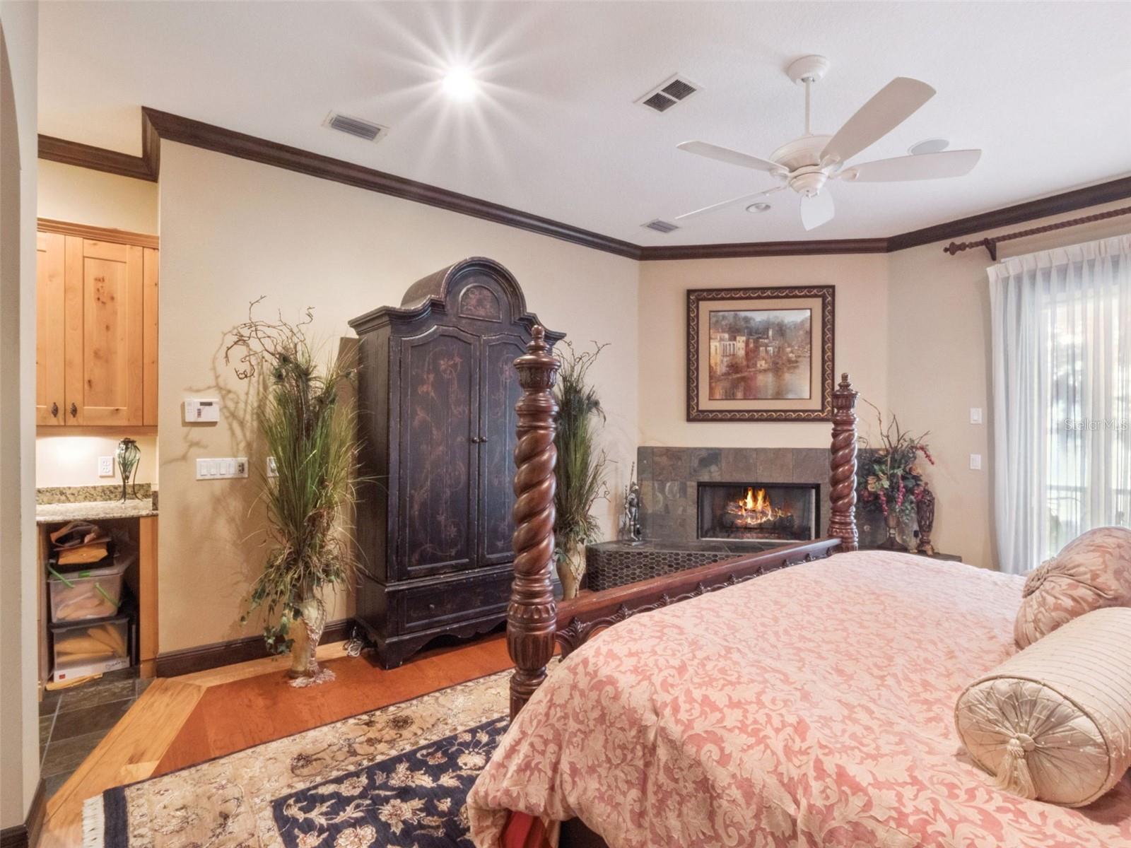 Image 20 of 51 For 1490 Lakeshore Drive