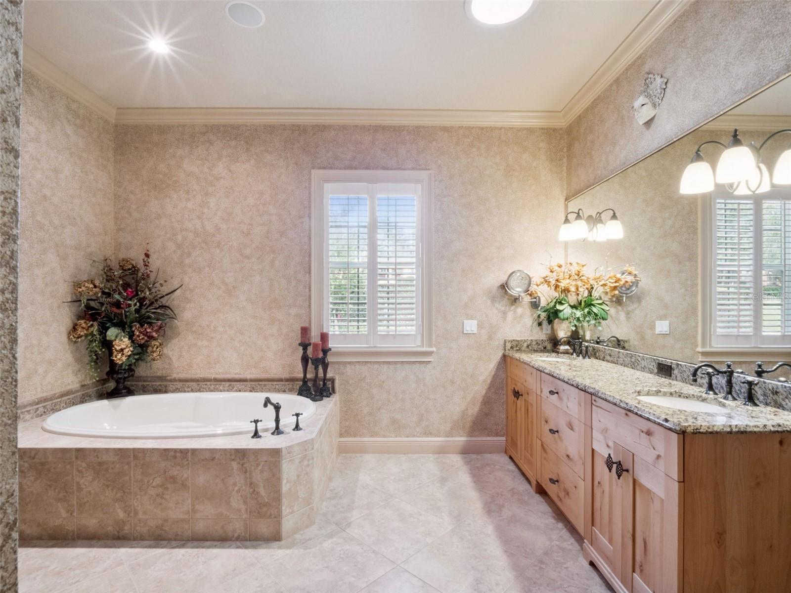 Image 21 of 51 For 1490 Lakeshore Drive