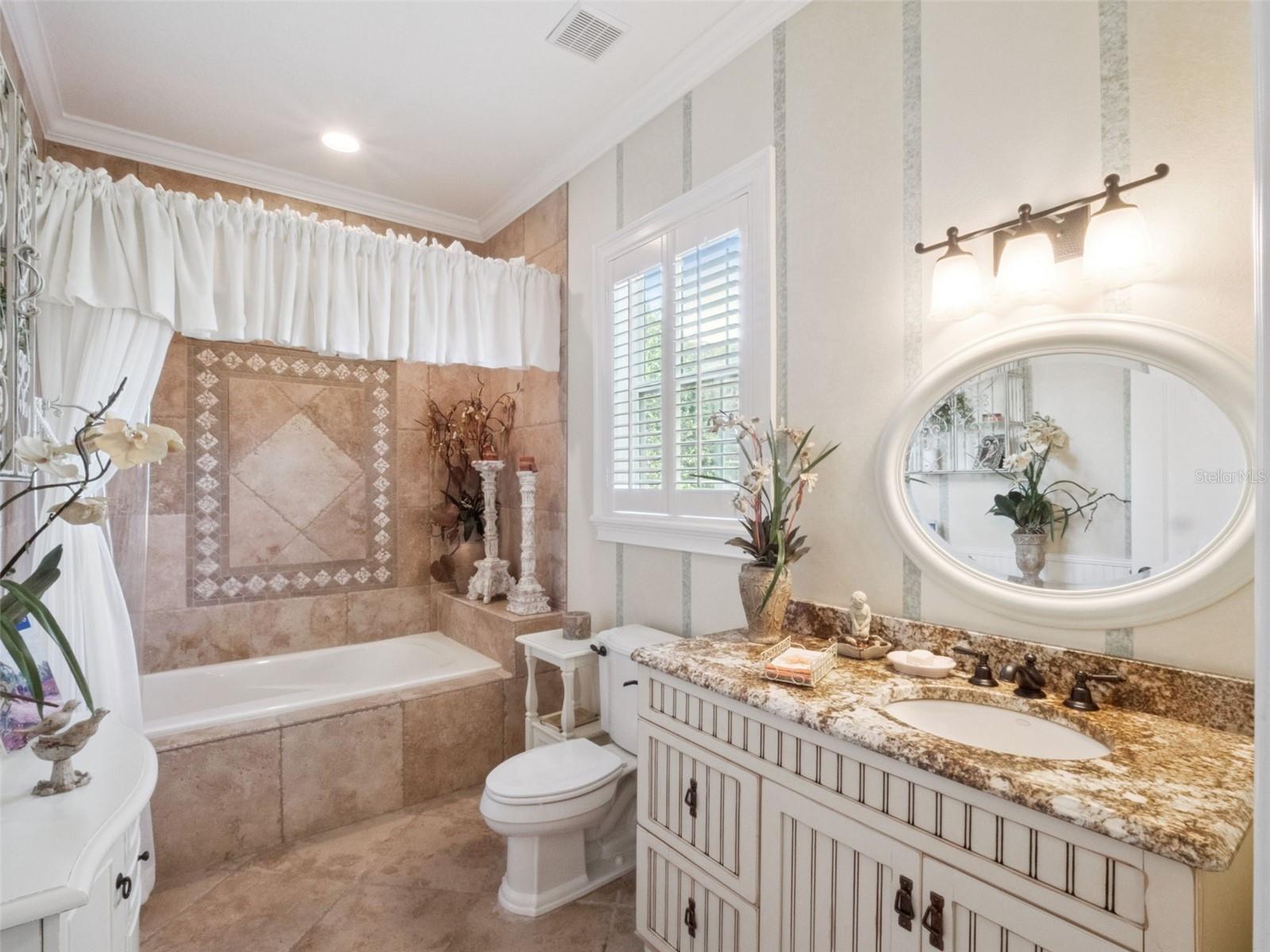 Image 27 of 51 For 1490 Lakeshore Drive