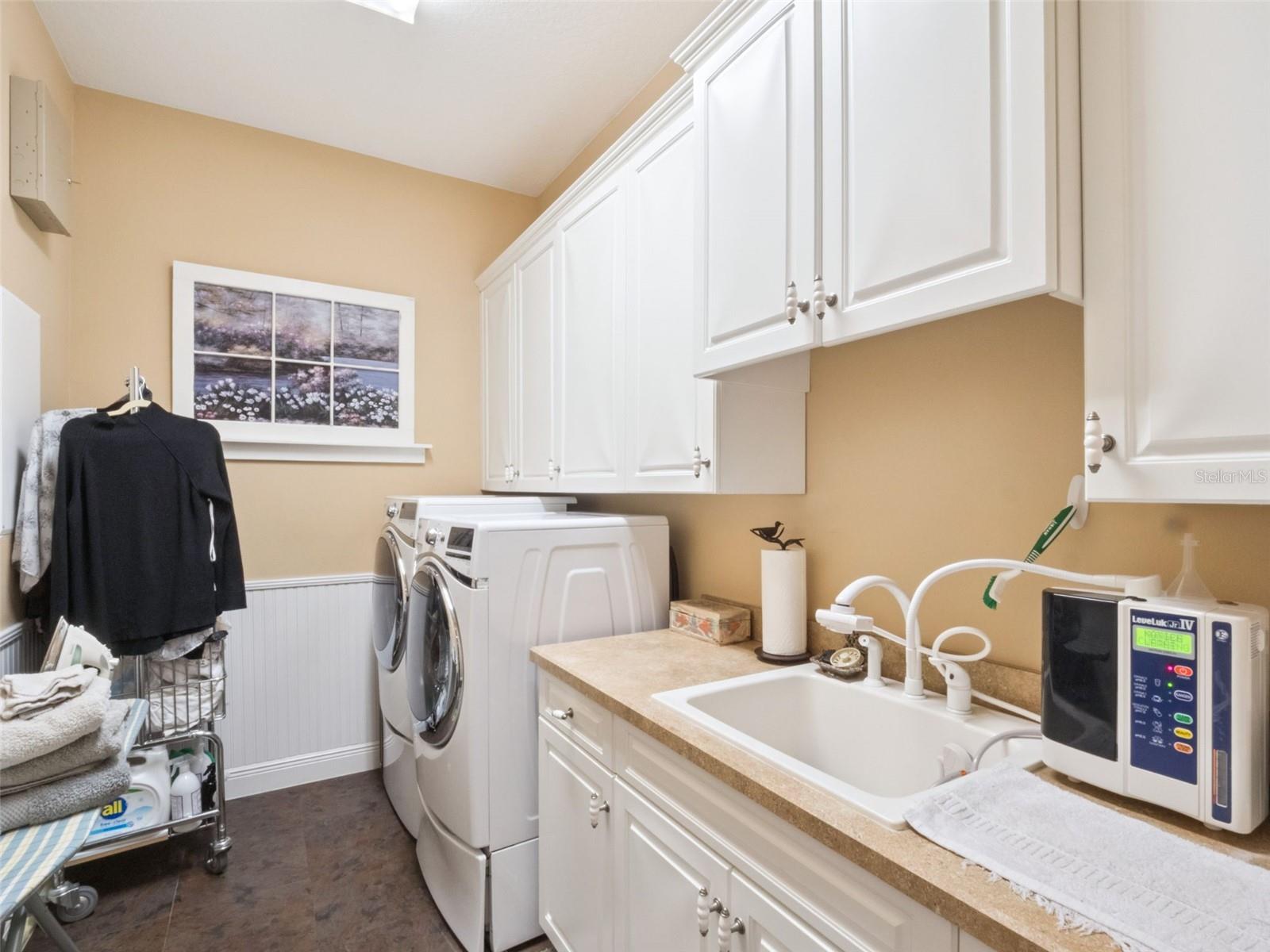 Image 29 of 51 For 1490 Lakeshore Drive