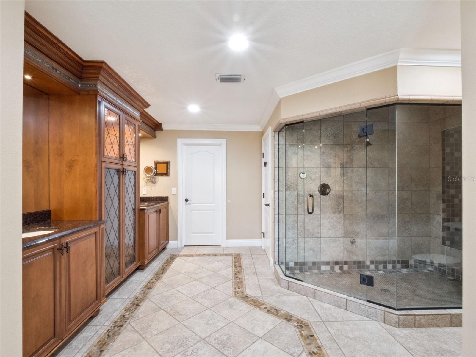 Image 33 of 51 For 1490 Lakeshore Drive