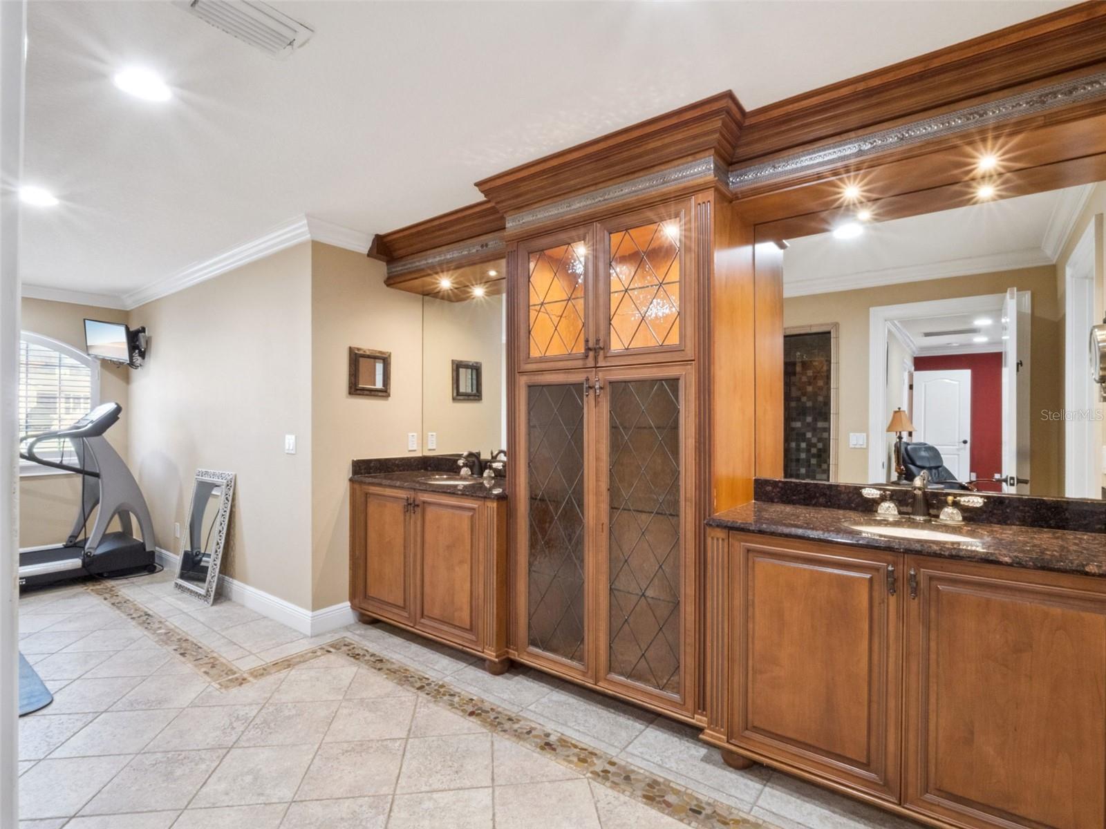 Image 36 of 51 For 1490 Lakeshore Drive