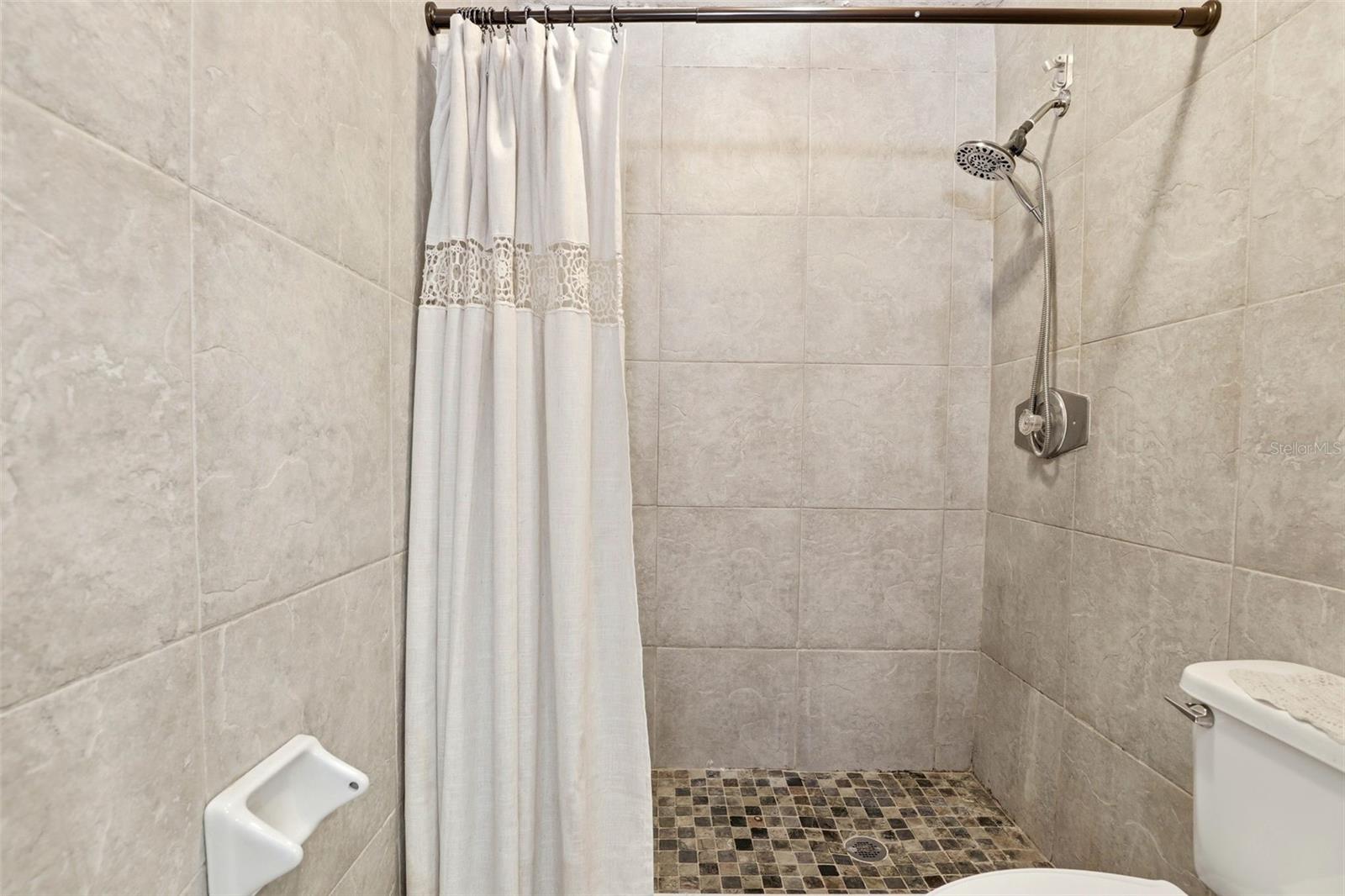Image 17 of 37 For 2542 Oak Park Way 101