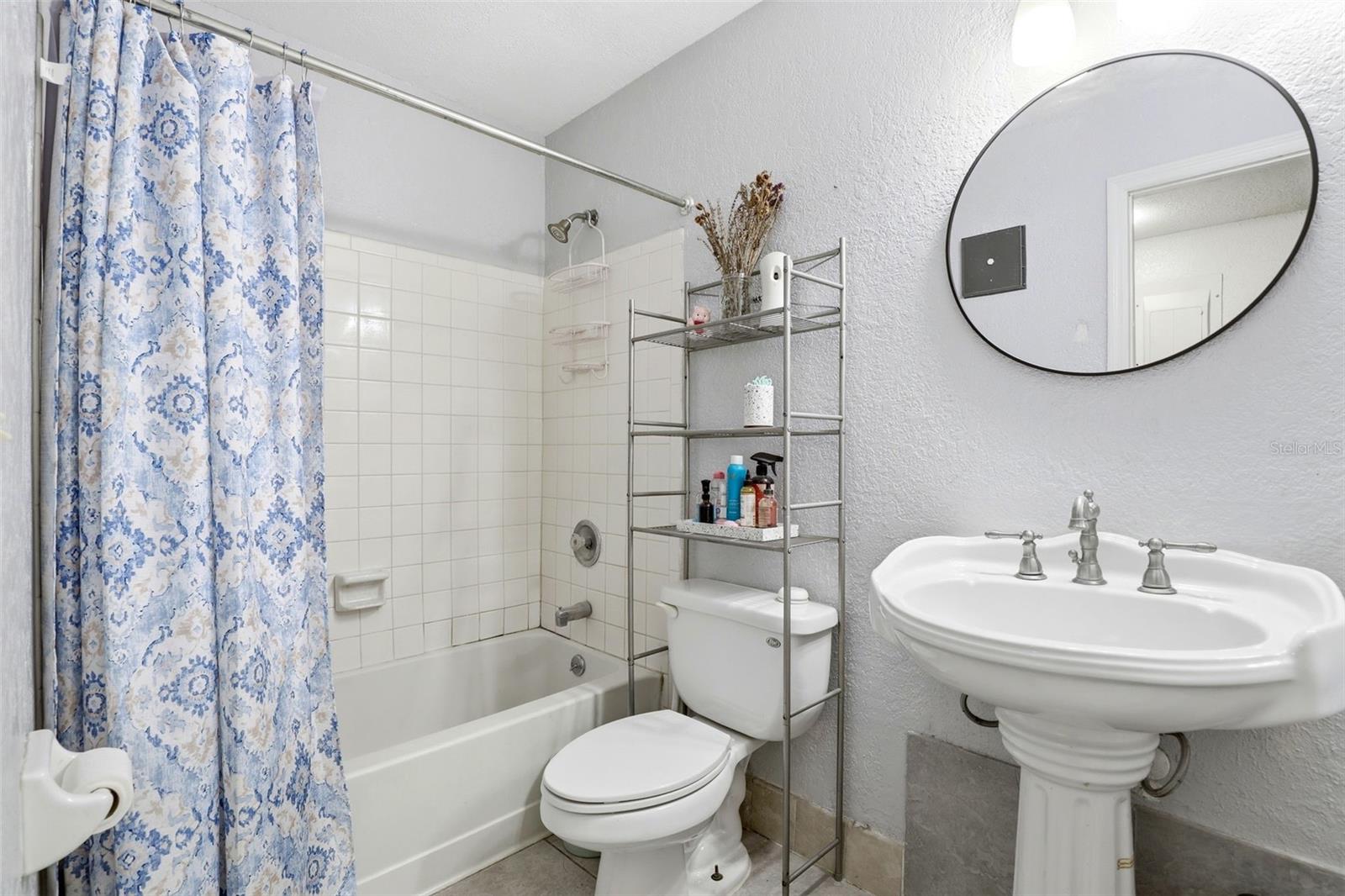 Image 19 of 37 For 2542 Oak Park Way 101