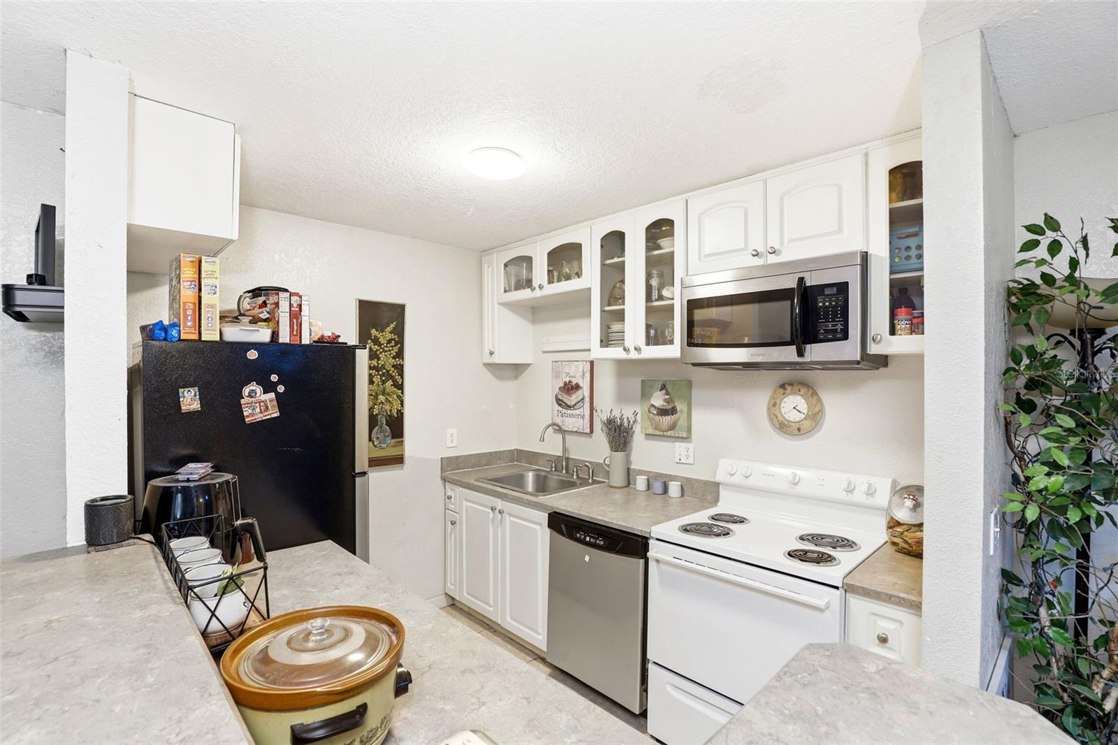 Image 8 of 37 For 2542 Oak Park Way 101