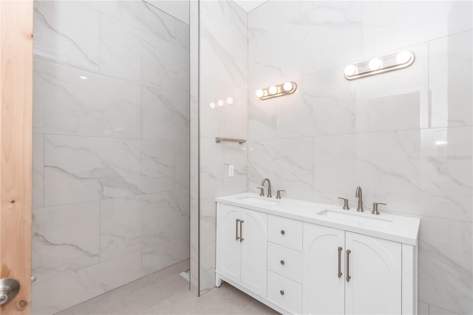 Image 29 of 49 For 3307 Dallas Boulevard